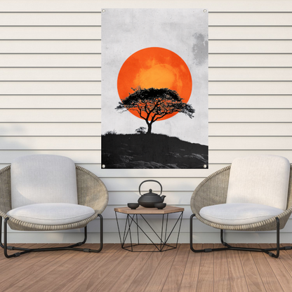 Minimalistische boom en zon in krachtige contrasten tuinposter