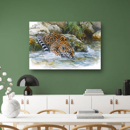 Realistische aquarel van een jaguar in water canvas met baklijst