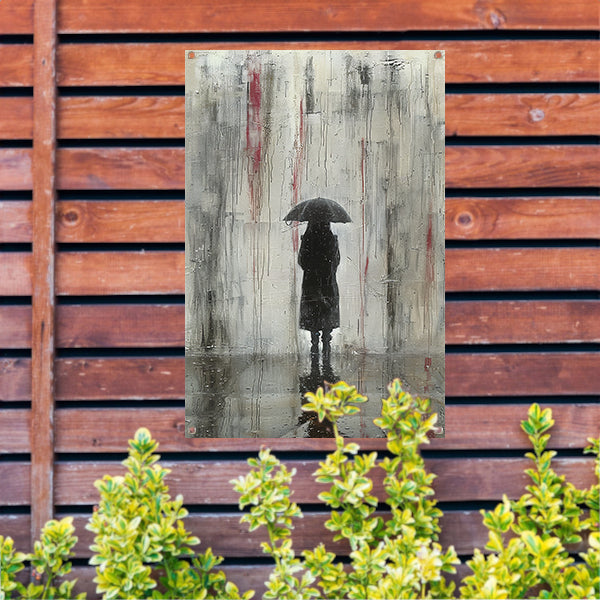 Eenzame Figuur Onder Reflecterende Regen tuinposter