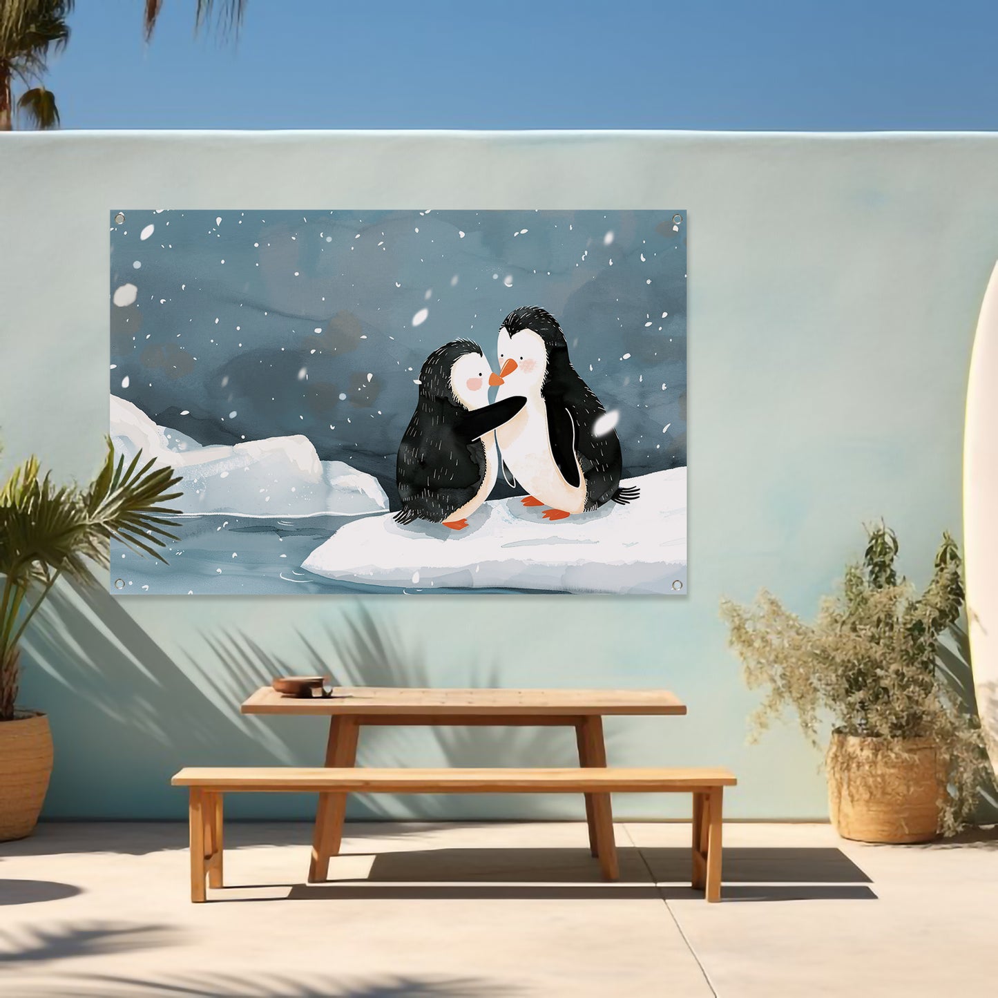 Knuffelende pinguïns in een winterse sneeuwbui tuinposter