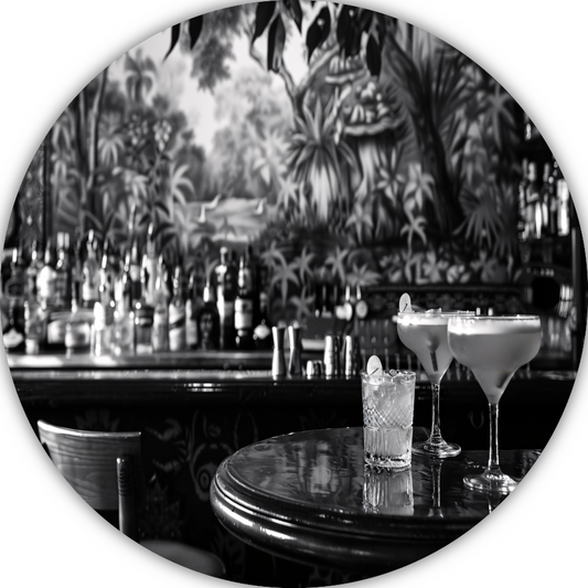 Elegante Zwart-Wit Cocktailbar Momentopname forex muurcirkel