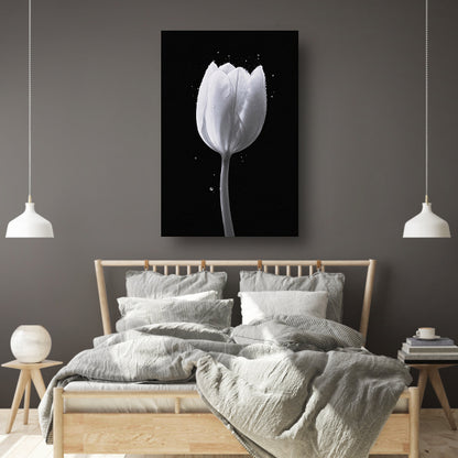 Minimalistische witte tulp met waterdruppels acrylglas