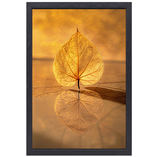 Blad perfect weerspiegeld in gouden licht canvas met baklijst