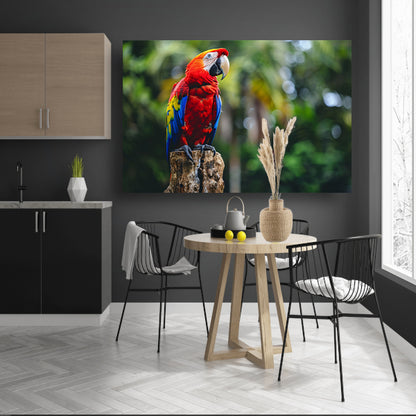 Kleurrijke realistische papegaai op een boomstronk canvas met baklijst