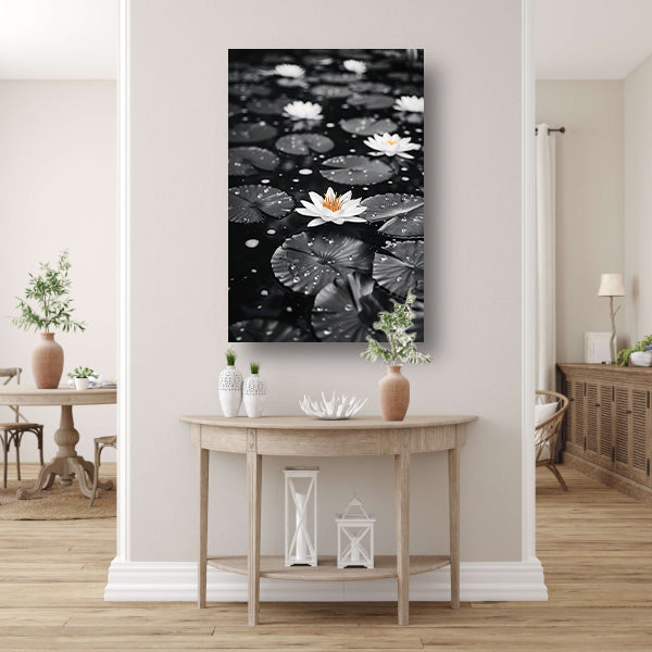 Zwart-wit foto van waterlelies op water canvas