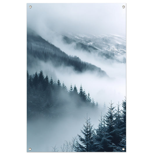 Monochroom Berglandschap in de Mist tuinposter