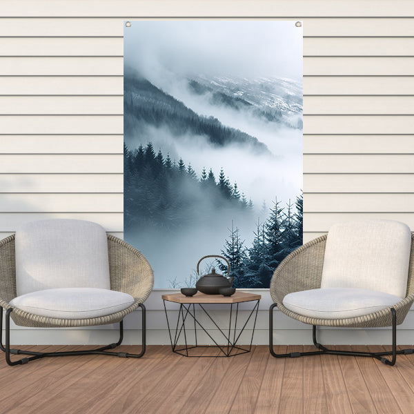 Monochroom Berglandschap in de Mist tuinposter