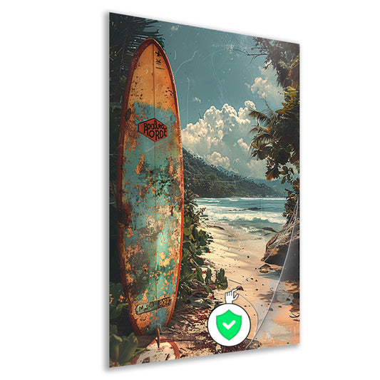 Verlaten surfplank op tropisch strand poster