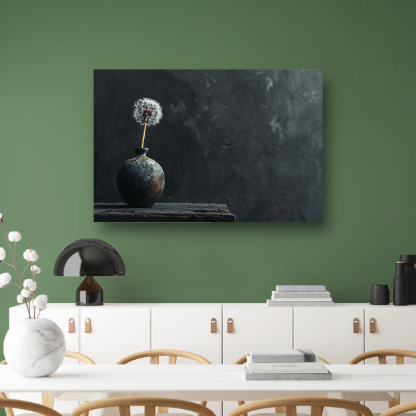 Eenzame paardenbloem in antieke vaas canvas
