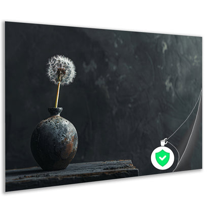 Eenzame paardenbloem in antieke vaas poster
