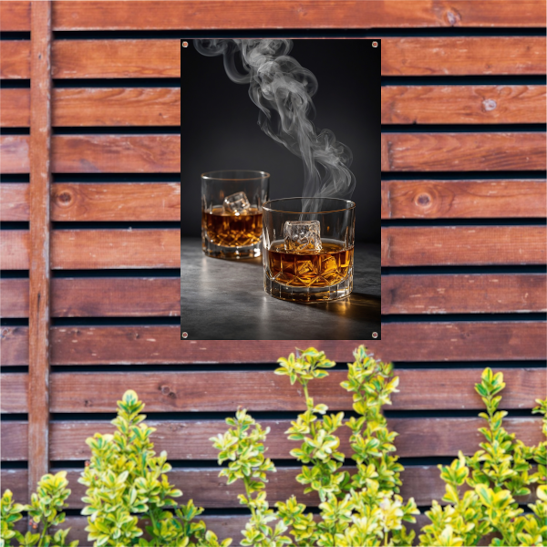 Elegante whiskeyglazen met rook op zwarte achtergrond tuinposter