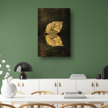 Verguld blad drijvend op sepia water poster