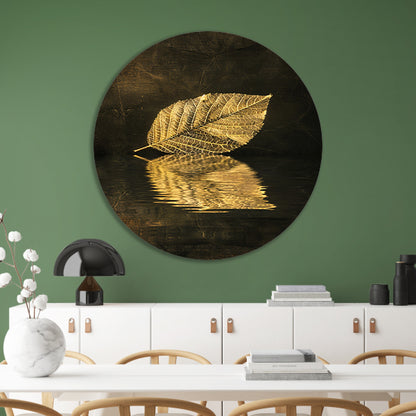 Verguld blad drijvend op sepia water aluminium muurcirkel