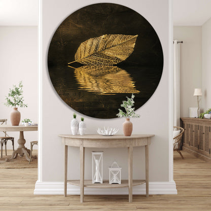 Verguld blad drijvend op sepia water aluminium muurcirkel