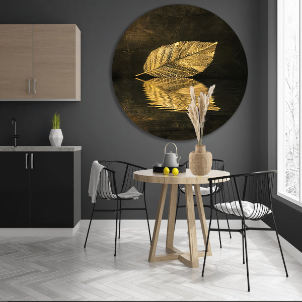 Verguld blad drijvend op sepia water aluminium muurcirkel