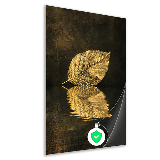 Verguld blad drijvend op sepia water poster