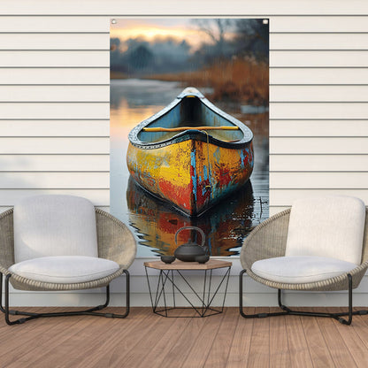Kleurrijk kano in rustig water tuinposter