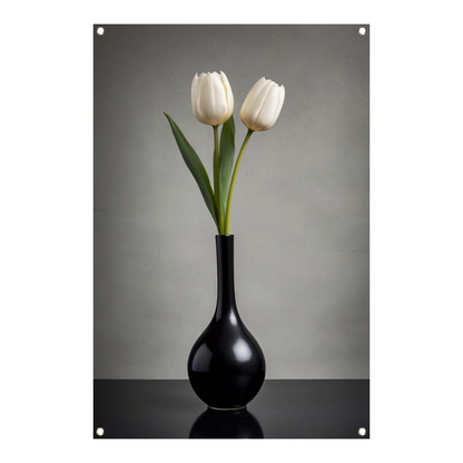 Minimalistische Witte Tulpen in Zwarte Vaas tuinposter