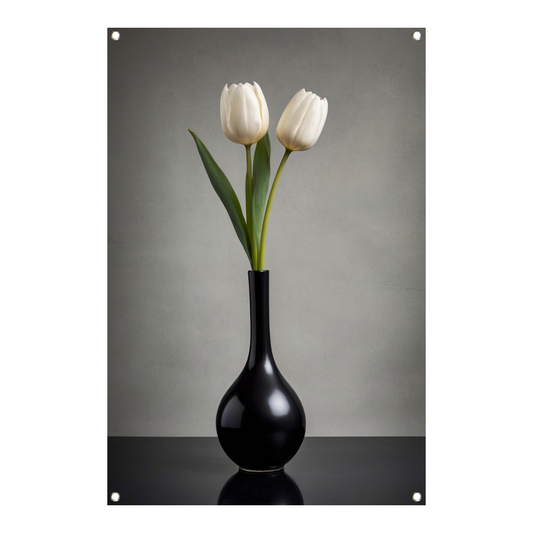 Minimalistische Witte Tulpen in Zwarte Vaas tuinposter