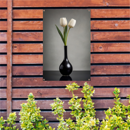 Minimalistische Witte Tulpen in Zwarte Vaas tuinposter