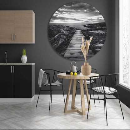 Houten steiger tussen rotsen naar open zee aluminium muurcirkel