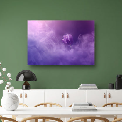 Paarse tulp in dromerige mist canvas met baklijst