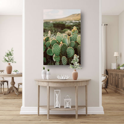 Levendige groene cactussen in weids landschap canvas