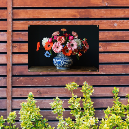 Uitgebreide collectie bloemen in een decoratieve vaas tuinposter