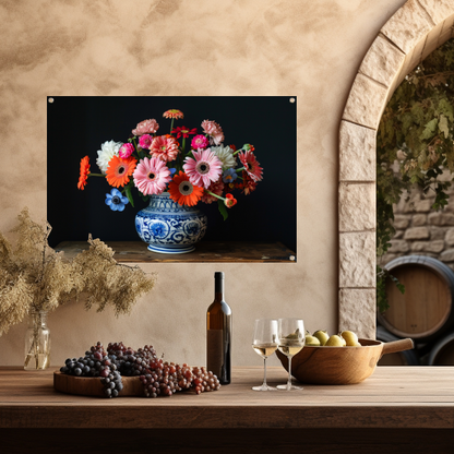 Uitgebreide collectie bloemen in een decoratieve vaas tuinposter