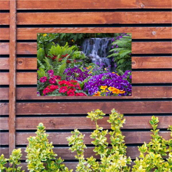 Levendige bloementuin met serene waterval tuinposter
