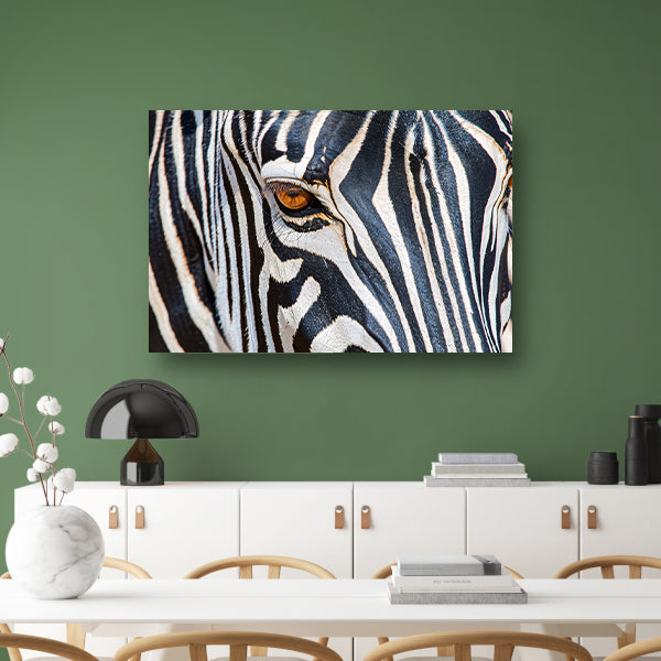 Zebra oog in indrukwekkende zwart-wit close-upposter