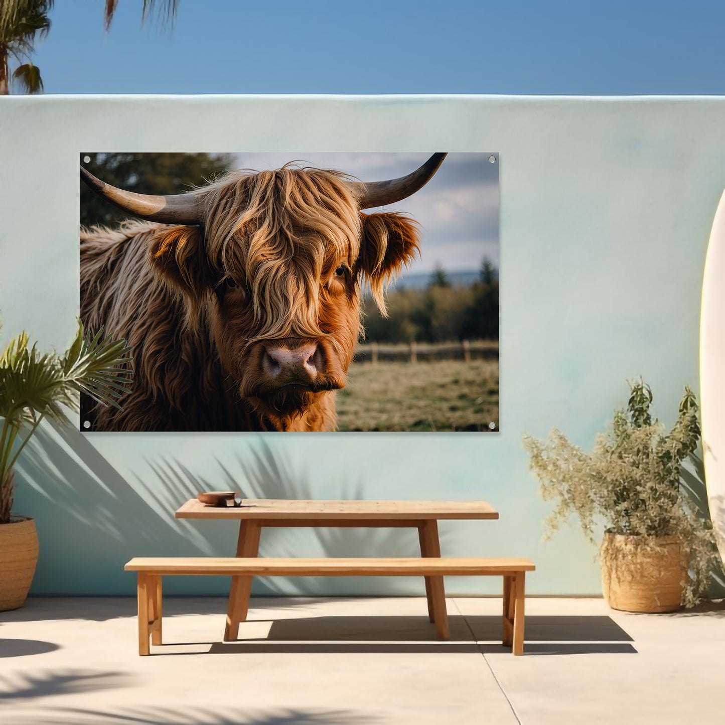 Schotse hooglander in een groen veld tuinposter