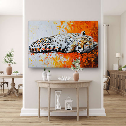 Slapende cheeta met kleurrijke oranje achtergrond canvas