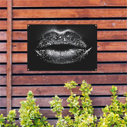 Close-up van glinsterende lippen in zwart en wit tuinposter