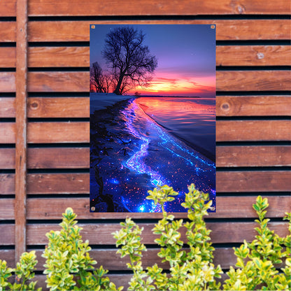 Magisch gloeiend strand bij zonsondergang tuinposter