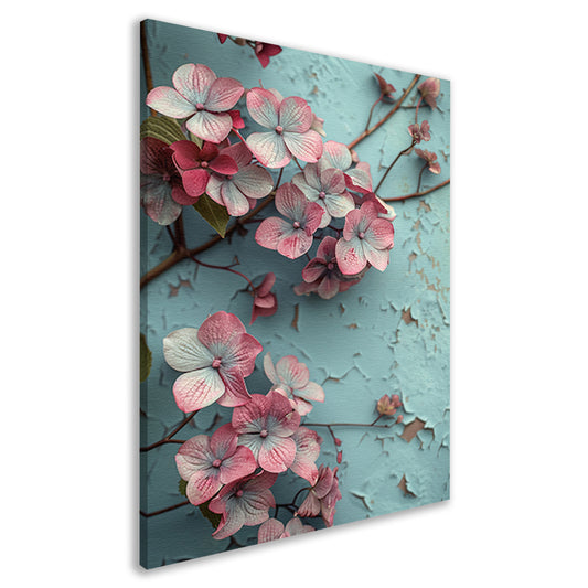 Roze bloemen tegen verweerde blauwe muur canvas