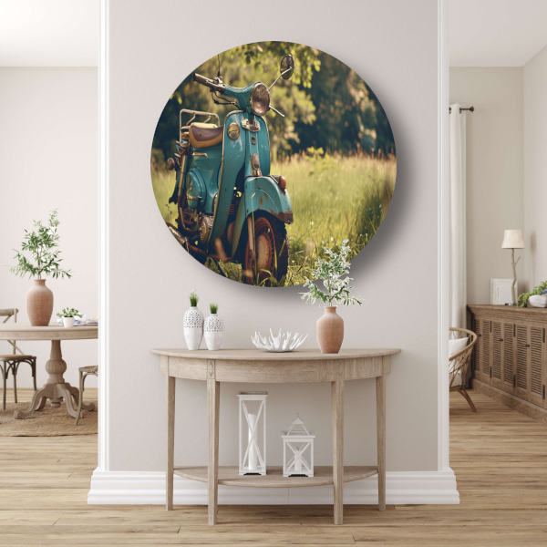 Minimalistische Scooter in Grasveld aluminium muurcirkel