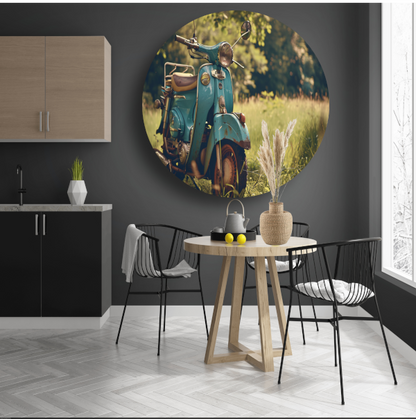 Minimalistische Scooter in Grasveld aluminium muurcirkel