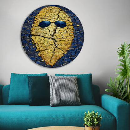 Gouden Aardappel met Zonnebril op Blauwe Achtergrond aluminium muurcirkel
