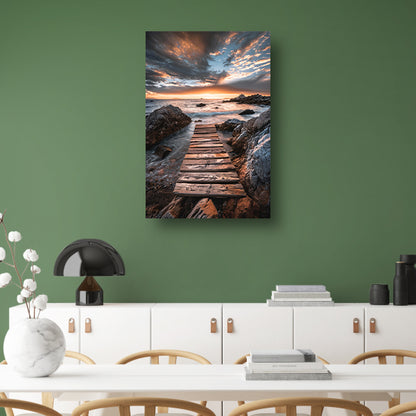 Houten Steiger Tegen Dramatische Zonsonderganghemel poster