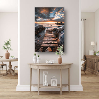 Houten Steiger Tegen Dramatische Zonsonderganghemel poster