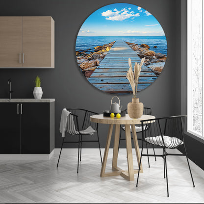 Houten steiger leidt naar serene blauwe zee aluminium muurcirkel