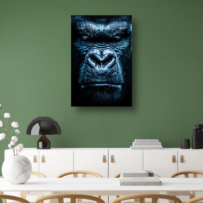 Gorilla met een intense blauwe blik canvas met baklijst