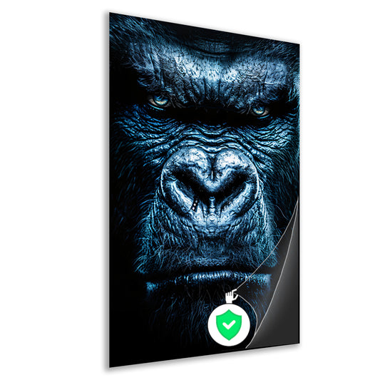 Gorilla met een intense blauwe blik poster