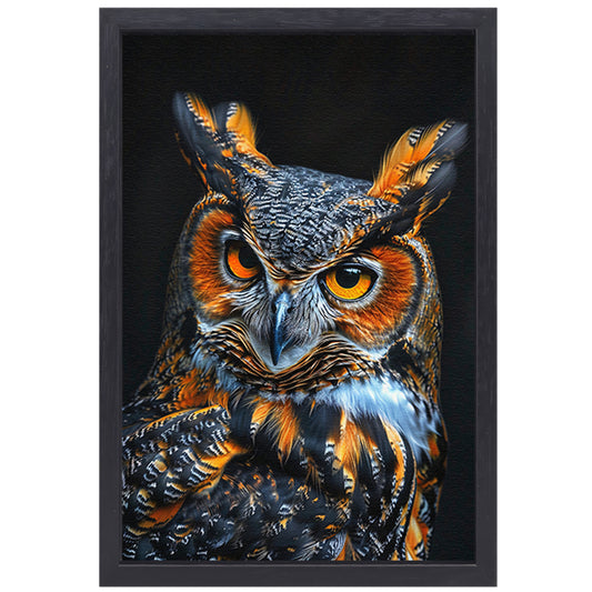 Hyperrealistische Uil met Intense Ogen en Kleurrijke Veren canvas met baklijst