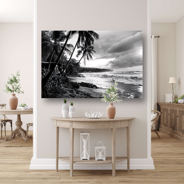 Zwart-wit strand met palmbomen canvas met baklijst