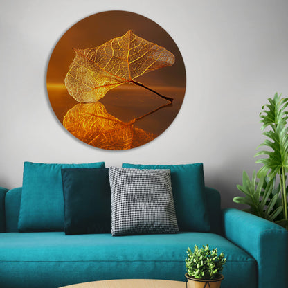 Gedetailleerde oranje blad met gouden reflectie forex muurcirkel