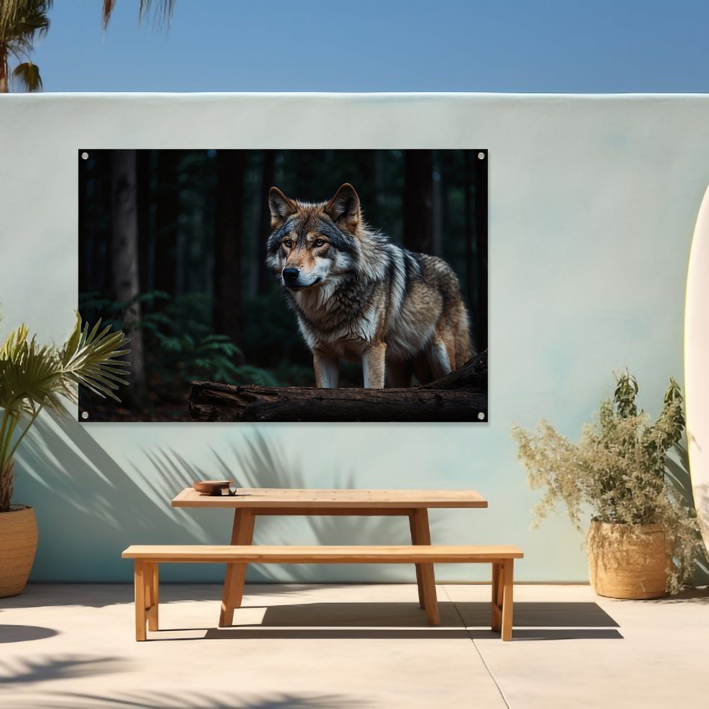 Prachtige wolf in een donker bos tuinposter