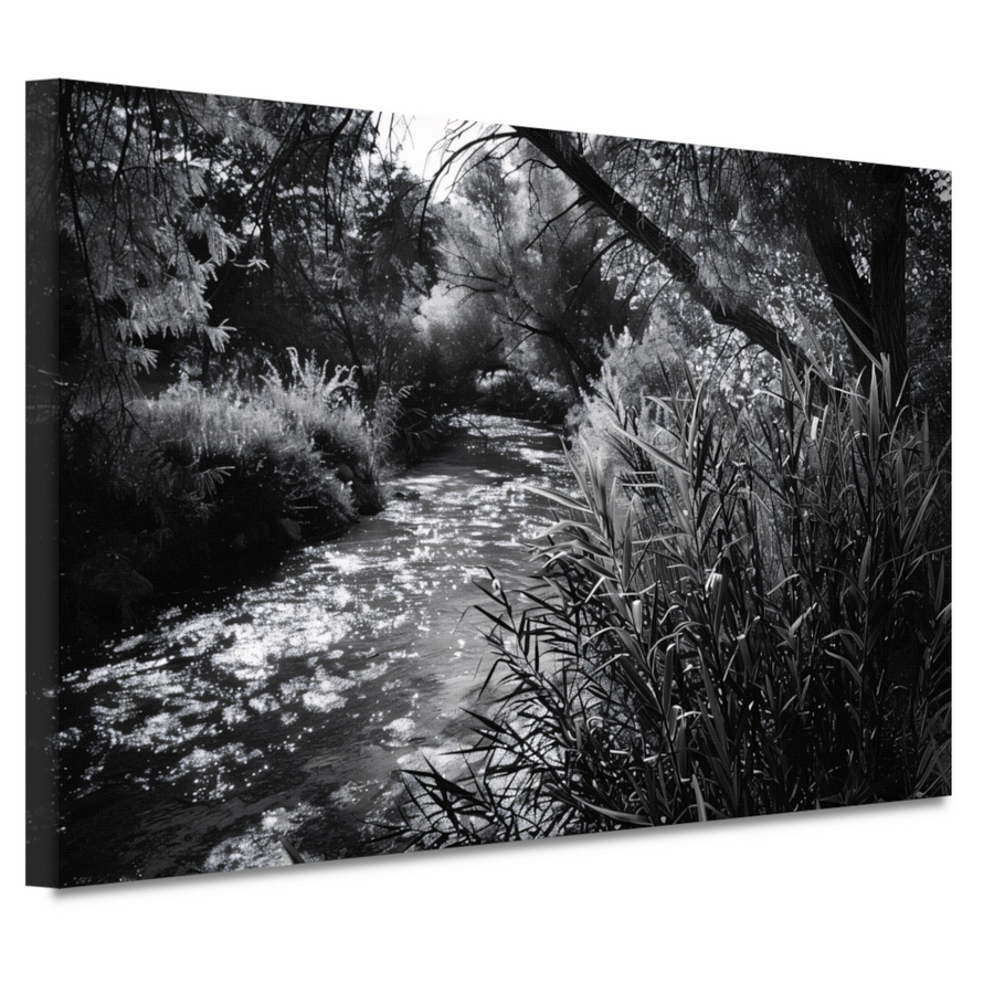 Stromend water langs de oevers canvas