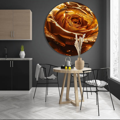 Close-up van een gouden roos met waterdruppels aluminium muurcirkel